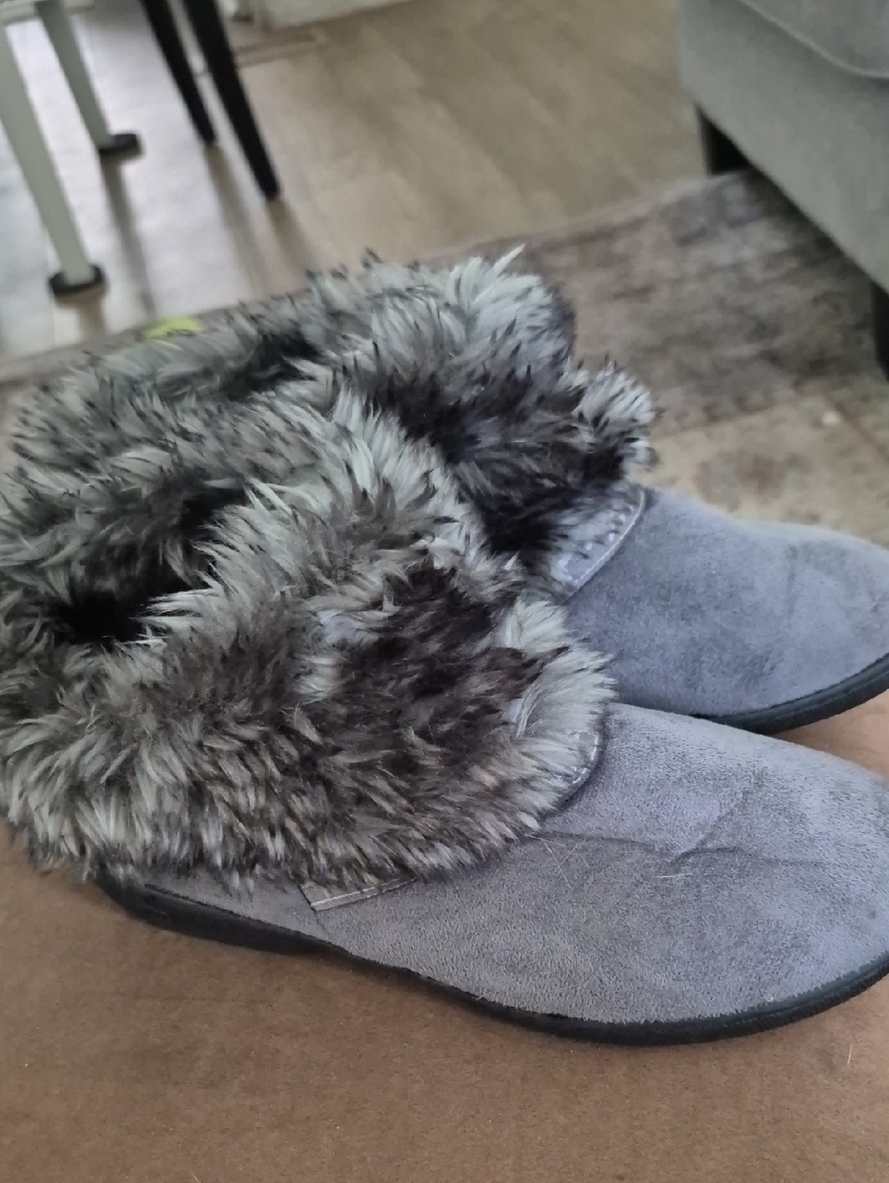 Isotoner Indoor/Outdoor Bootie Slippers 7.5 - 8
